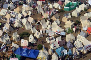 القوى السياسية تعلن عن مسيرات سلمية الثلاثاء إلى قصر الاتحادية