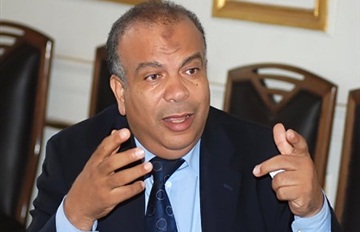 الكتاتني يطالب المتظاهرين بعدم تعطيل القضاء