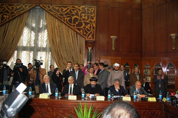 القوى السياسية توقع وثيقة الأزهر لنبذ العنف وجدول للحوار الوطني