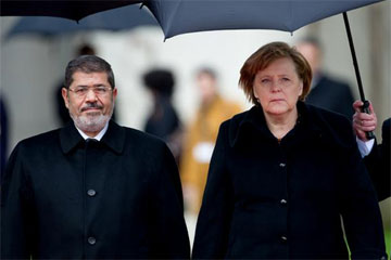 الرئيس مرسي يعود إلى القاهرة بعد زيارة قصيرة لألمانيا