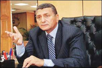 مستشار الرئيس ينفى مانسب إليه عن قتل الثوار وصفقات الأسلحة