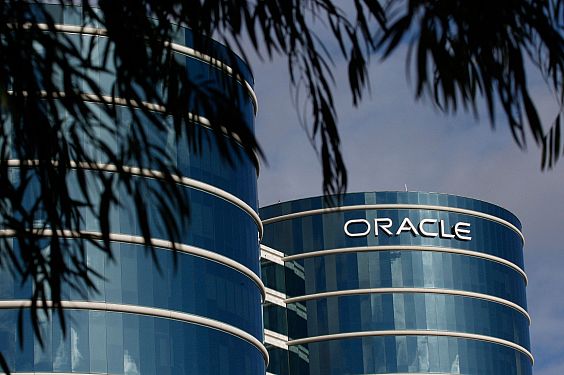 “أوراكل”: شركات الشرق الأوسط توافق ما بين تكنولوجيا المعلومات والأعمال التجارية