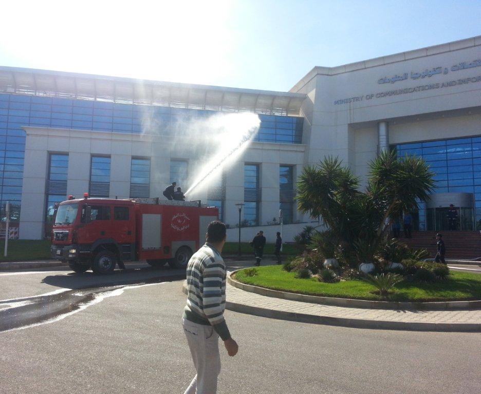 وزارة الاتصالات تجري تجربة للدفاع المدني والحريق واختبار أنظمة الأمان بمقرها بالقرية الذكية