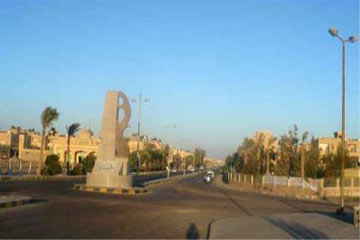 العاملون بمجلس مدينة رأس غارب يغلقون الأبواب للمطالبة بالحوافز