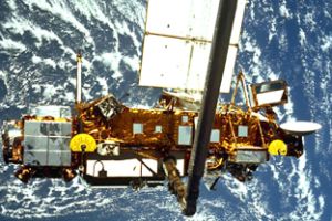 القمر الروسي يثير ذعر العرب وشظاياه سقطت في كندا