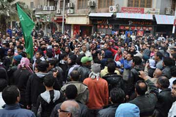 ناشطو السويس يعلنون إستمرار المظاهرات تحديا لحظر التجوال