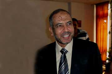 العمل يعود إلي طبيعته بمبنى محافظة السويس