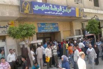 الأمن يحبط محاولة اقتحام قسم شرطة “دمنهور” لليوم الثالث على التوالى