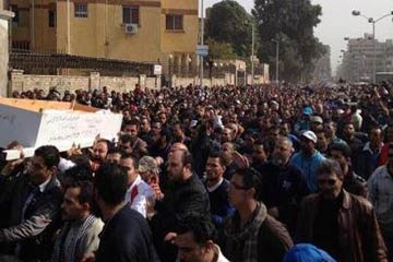 عشرات المصابين من مشيعي جنازة ضحايا أحداث بورسعيد