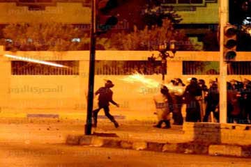 قوات الأمن بالإسماعيلية تتصدى لمحاولة اقتحام قسم ثاني