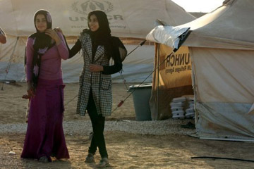 بريطانيا تتعهد بتقديم 21 مليون إسترليني كمساعدات للاجئى سوريا