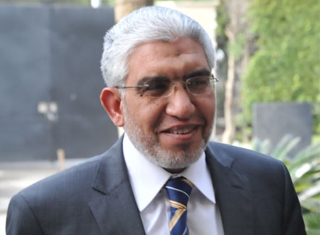 وزير النقل يناشد اهالى بورسعيد عدم تعطيل الميناء وحركة الملاحة