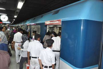 “الالتراس” يوقفون حركة مترو الخط الاول داخل محطة سعد زغلول