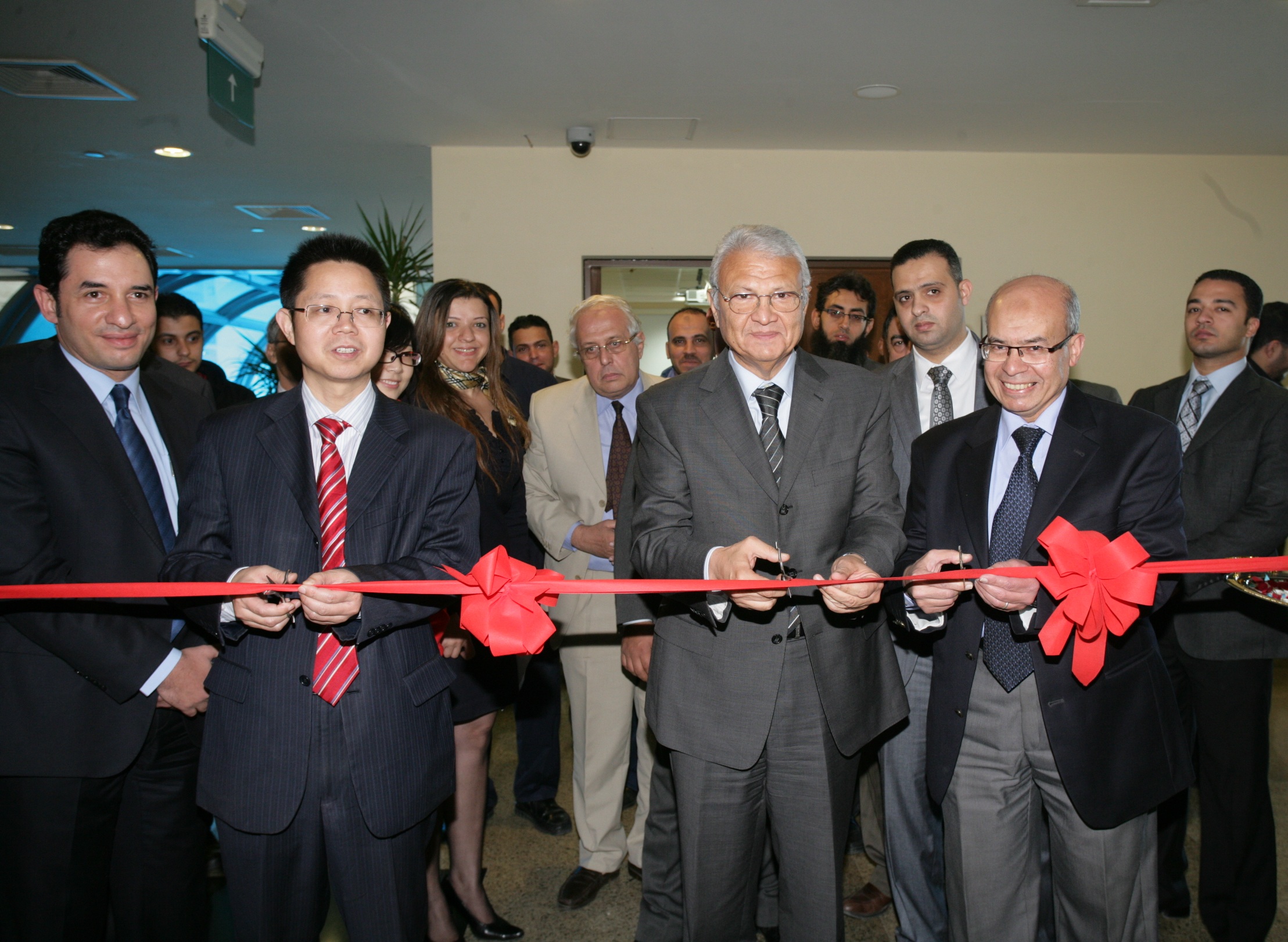 وزير الاتصالات يفتتح أحدث معمل لـ هواوي العالمية “HANA”بالمعهد القومي للاتصالات