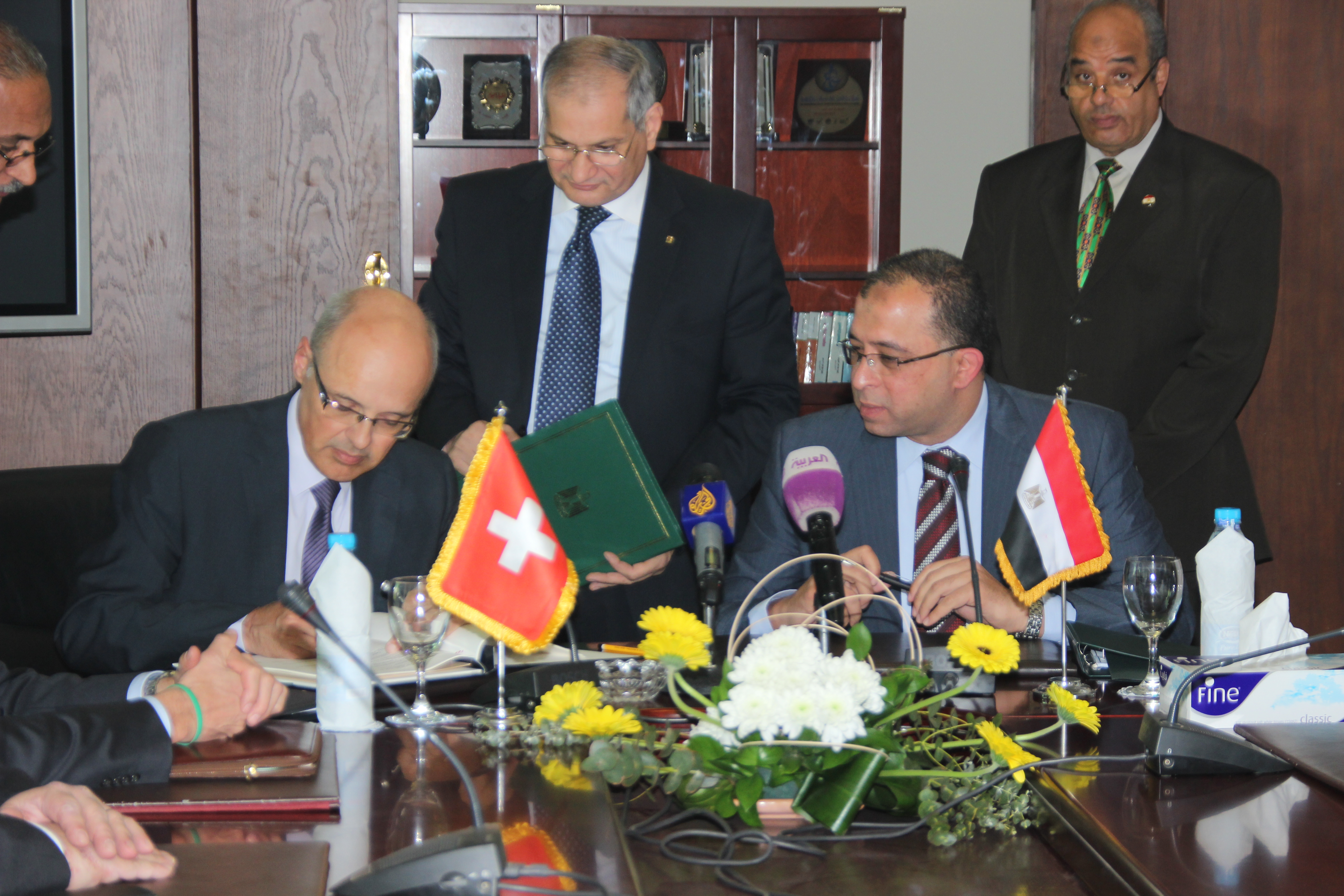 العربي يوقع مع سويسرا الاتفاق الاطارى للتعاون الفني والمالي والمساعدات الإنسانية