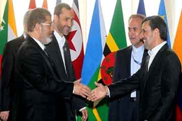 دبلوماسي : زيارة نجاد للقاهرة تدعم العلاقات الثنائية للبلدين