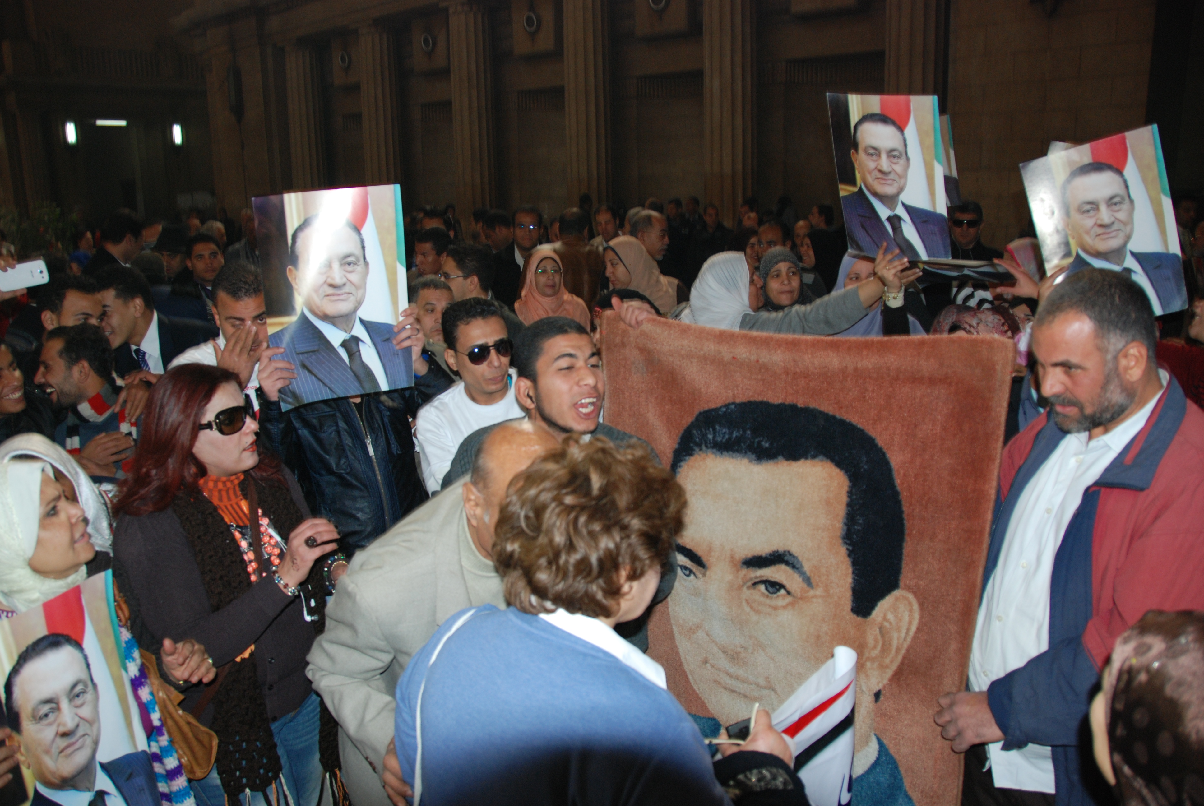 النقض تقضى باعادة محاكمة مبارك