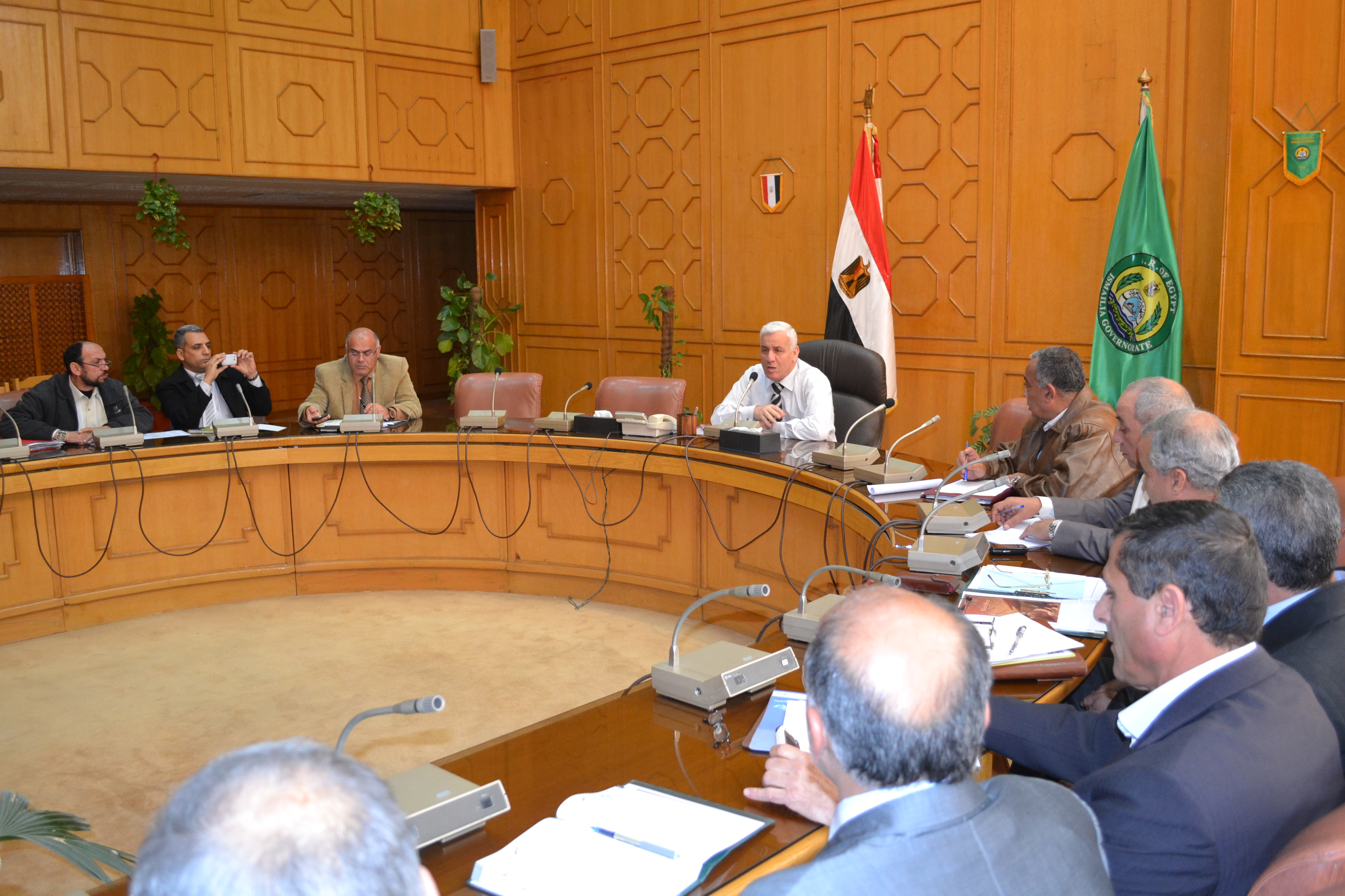 محافظ الاسماعيلية يناقش مشروع إستثمارى لانتاج السكر باستثمارات اماراتية بقيمة 600 مليون دولار