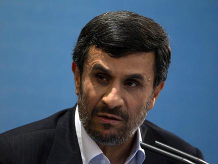 نجاد يؤكد حتمية تحرير الاقتصاد الإيراني من الاعتماد على صادرات النفط