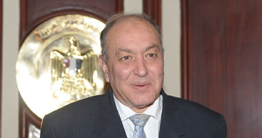 وزير الطيران المدنى يشهد تجربة “للطوارىء” بمطار الغردقة الدولى