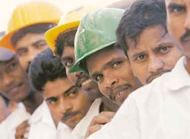 4 ملايين طلب فتح حساب مصرفى للعمالة الوافدة فى السعودية خلال 2012