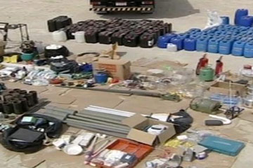 ضبط ثلاث سيارات محملة بـ 2.5 طن متفجرات بـ “السويس “