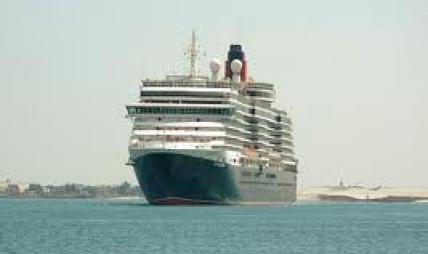 45 سفينة تعبر قناة السويس بحمولات بلغت مليونين و335 ألف طن