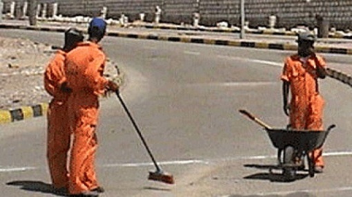 طرح مناقصة عامة لنظافة “المنطقة الرابعة” بـ” العاشر ” على شركات النظافة الشهر الجارى