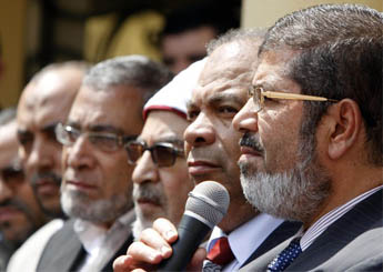 “الفاينانشيال تايمز” : أموال قطر تدعم الإسلاميين قبل الإنتخابات البرلمانية