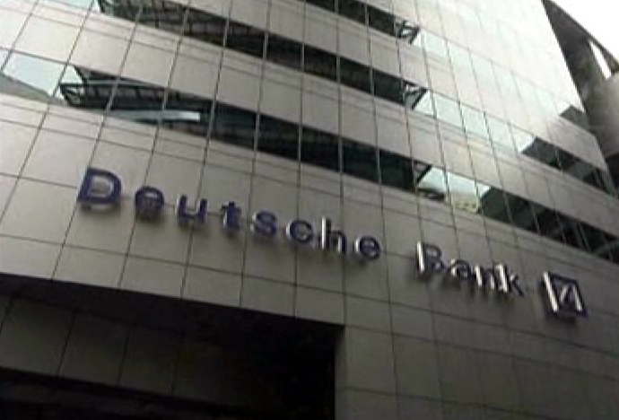 “دويتشه بانك” يخفض توقعاته للذهب 12% هذا العام و5% للعام القادم