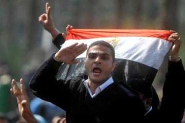 ضباط الشرطة يحتجون على تصريحات أبوإسماعيل ويطالبون بالعدل