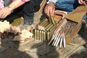 ضبط 150 طلقة “أر.بي.جي” ودانات مدفع وأسلحة فى مدفن بالسويس