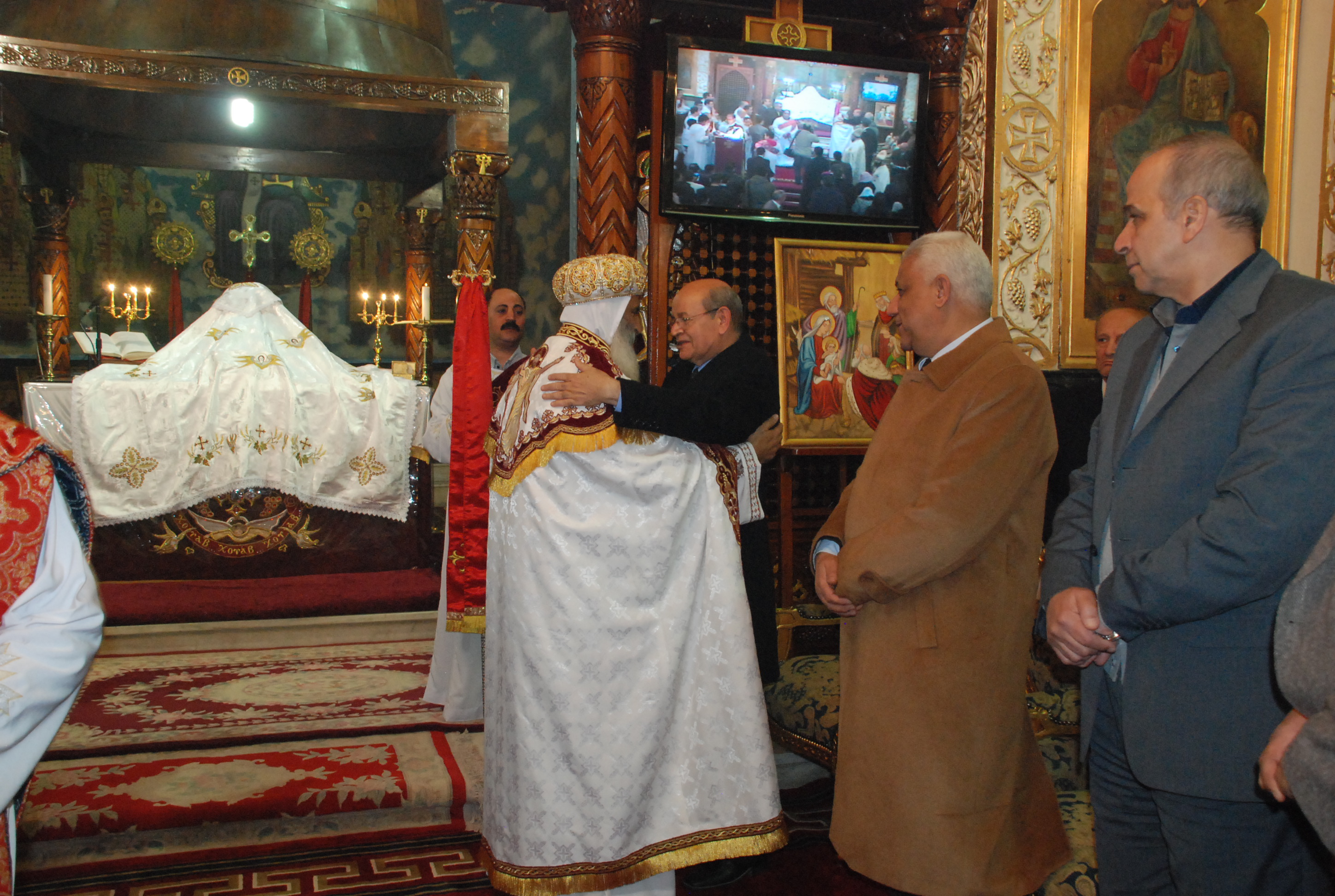 محافظ الجيزة يشارك الأقباط فى عيد الميلاد المجيد