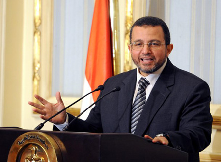 قنديل: الحكومة ستطمئن وفد الصندوق غدا على الوضع الاقتصادي المصري