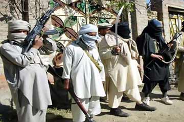 مقتل وإصابة 14 شخصا في هجوم مسلح على قطار بجنوب غربي باكستان