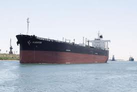 40 سفينة تعبر قناة السويس اليوم بحمولة 1.9 مليون طن