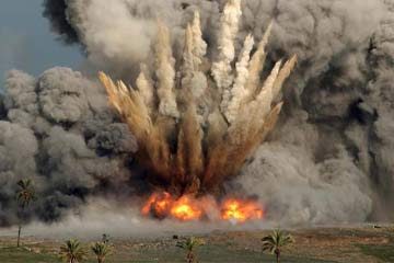 قوات الأسد تجدد قصفها بكثافة لاحياء دمشق براجمات الصواريخ