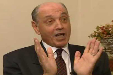 القوات المسلحة تكرم أسرة الفريق “الشاذلى” وتعرض فيلما تسجيليا عنه