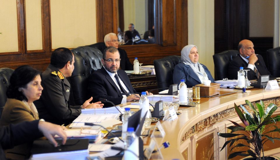 تشكيل لجنة عليا لمعالجة مشاكل الصناعة والتصدير الفورية ..والحكومة تعد برنامج للتطوير المؤسسى