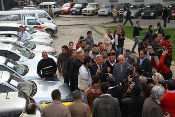 صفحة للتواصل مع الشرطة للابلاغ عن السيارات المسروقة