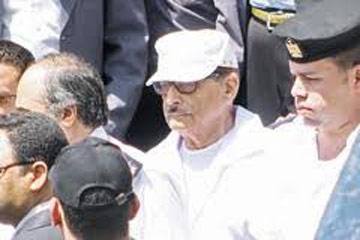 الجنايات تؤجل محاكمة الشريف ونجليه بتهمة “الكسب” لـ26مارس