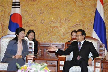 أول رئيسة لـ “كوريا الجنوبية” تطالب بيونجيانج بالتخلي عن الطموحات “النووية”