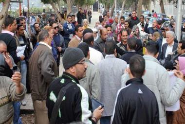 وقفة احتجاجية لشركات الإعلانات أمام جهاز تعمير دمياط الجديدة