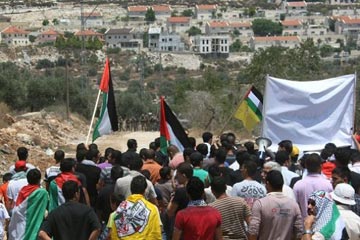 اسرائيل تدعو الفلسطينيين الى “تهدئة” التظاهرات بالضفة الغربية