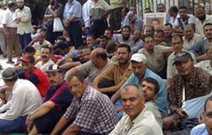 إعتصام العشرات من العاملين بالترسانة النيلية لهيئة قناة السويس