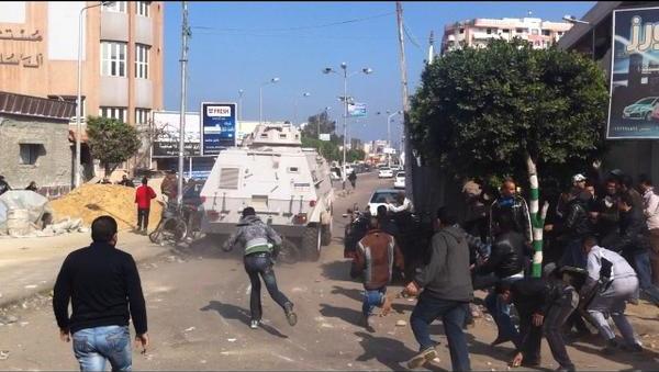 الجيش يدفع بعناصر من الشرطة العسكرية لتنظيم المرور بشوارع بورسعيد في ظل الغياب التام للشرطة