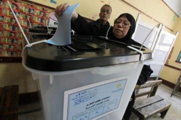 دعويين قضائيتين لالغاء قرار مرسي باجراء انتخابات الشعب