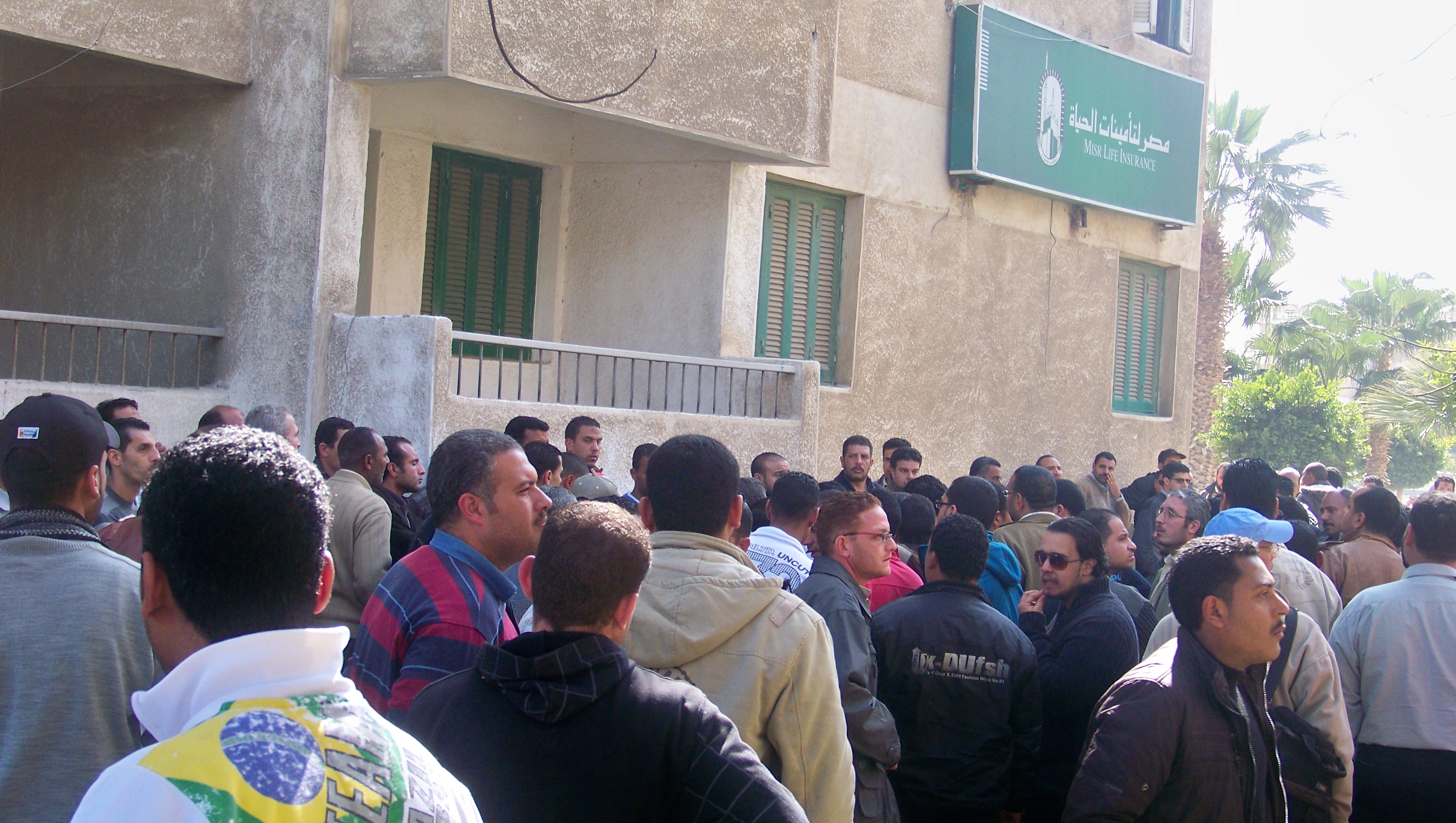 استمرار اغلاق مصانع فرج الله لليوم الثاني.. والنقابة تطالب بعودة العمل