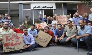 مراد يلتقى عمال هيئة النقل العام المعتصمين بالمنطقة الجنوبية