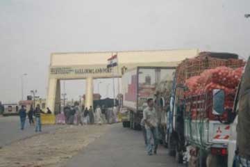 السلطات الليبية تمنع شاحنات البضائع المصرية من الدخول